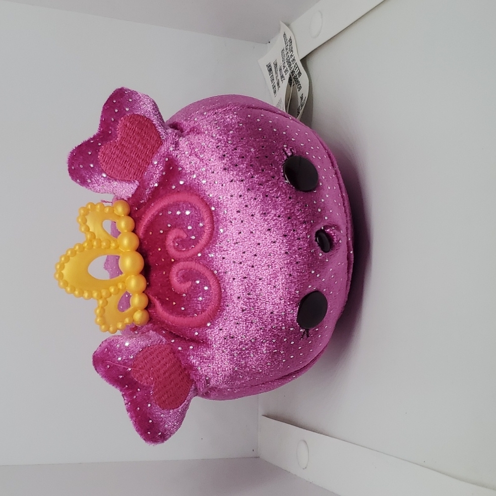 Num noms Queen Raz